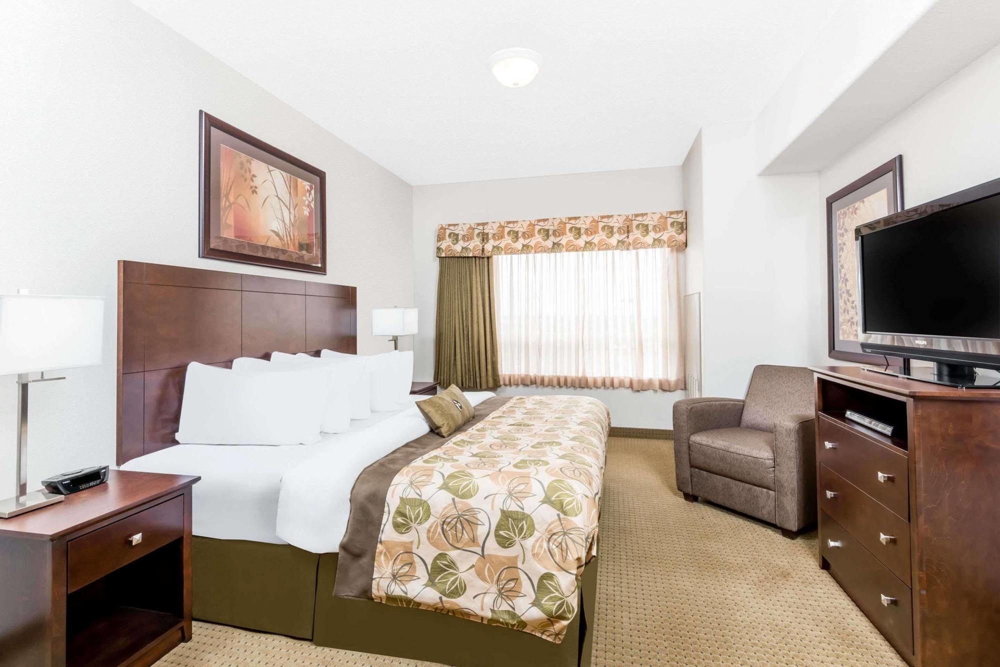 Ramada By Wyndham Olds Hotel Exterior photo
